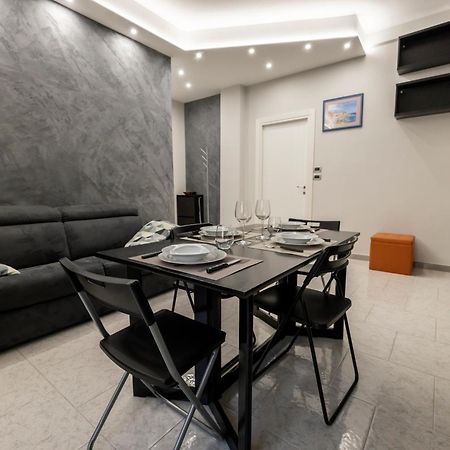 Tra Porta Susa E Piazza Statuto -Cortile Interno- تورينو المظهر الخارجي الصورة
